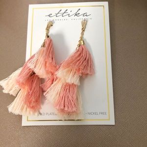 Fun and flirty earrings! NWOT